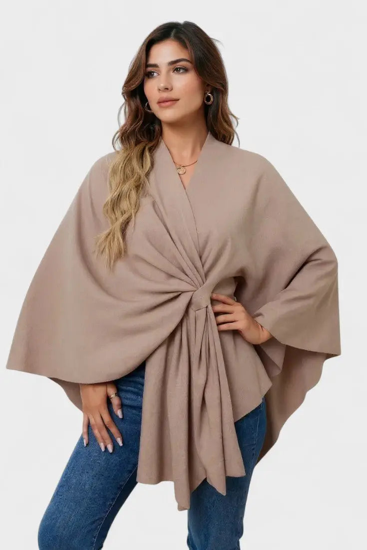 Yvette | Elegant Draperet Poncho Charlotte Odense
