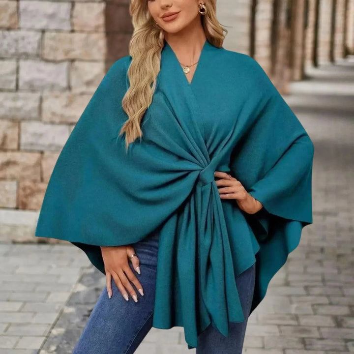 Yvette | Elegant Draperet Poncho Charlotte Odense